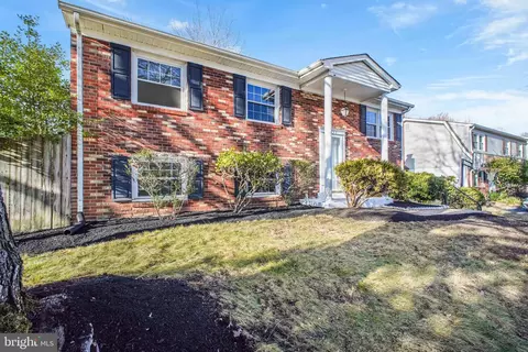 5242 Midway Ct, Woodbridge, VA 22193