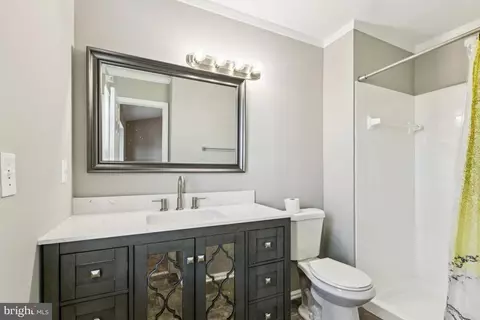 Bath - 7832 Brookview Ct, Manassas, VA 20109 photo 1 of 2
