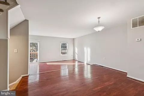 Living - 7832 Brookview Ct, Manassas, VA 20109 photo 1 of 4