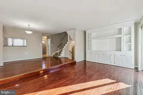 Living - 7832 Brookview Ct, Manassas, VA 20109 photo 3 of 4