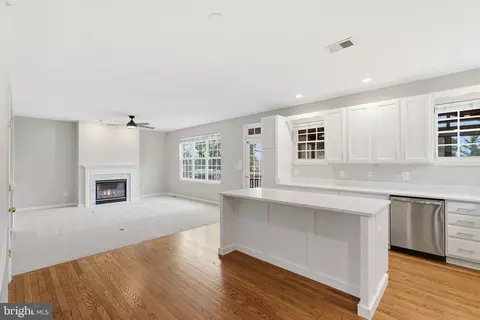 Living - 8310 Rolling Rd, Manassas, VA 20110 photo 1 of 4
