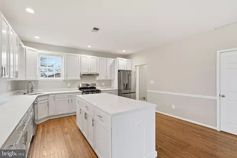 Kitchen - 8310 Rolling Rd, Manassas, VA 20110 photo 4 of 4