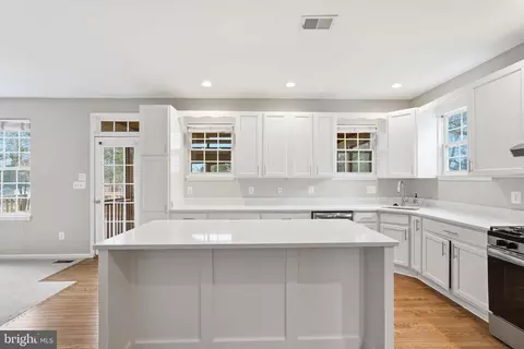 Kitchen - 8310 Rolling Rd, Manassas, VA 20110 photo 2 of 4