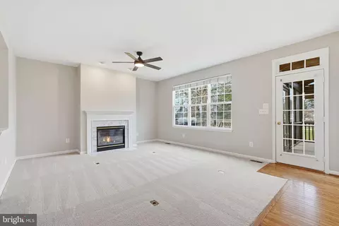 Living - 8310 Rolling Rd, Manassas, VA 20110 photo 3 of 4