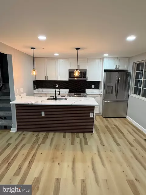 1964 Knoll Top Ln, Woodbridge, VA 22191
