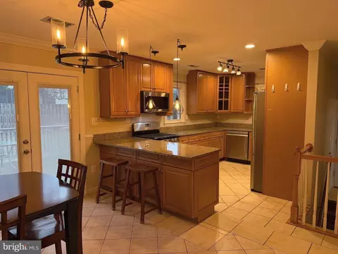 7713 Huron Dr, Gainesville, VA 20155 photo 2