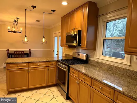 7713 Huron Dr, Gainesville, VA 20155 photo 3