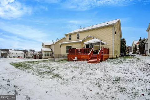 Exterior - 4169 Agency Loop, Triangle, VA 22172 photo 4 of 9