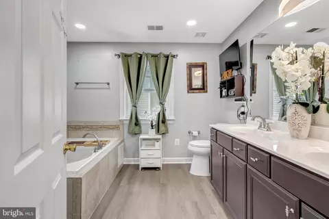 Bath - 4169 Agency Loop, Triangle, VA 22172 photo 3 of 5