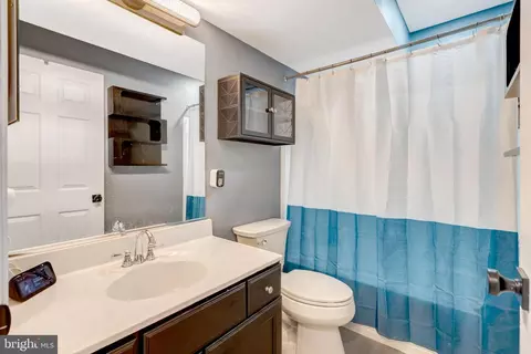 Bath - 4169 Agency Loop, Triangle, VA 22172 photo 5 of 5