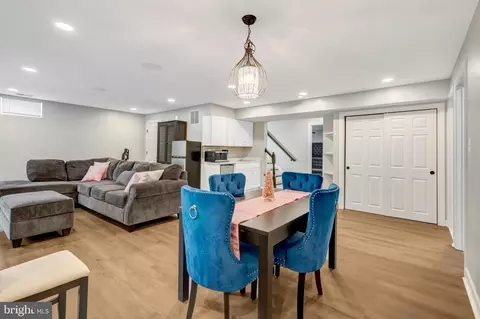 Dining - 4169 Agency Loop, Triangle, VA 22172 photo 4 of 4