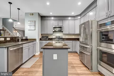 Kitchen - 4169 Agency Loop, Triangle, VA 22172 photo 2 of 2