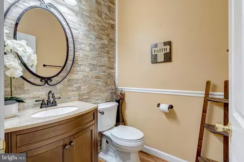 Bath - 4169 Agency Loop, Triangle, VA 22172 photo 1 of 5