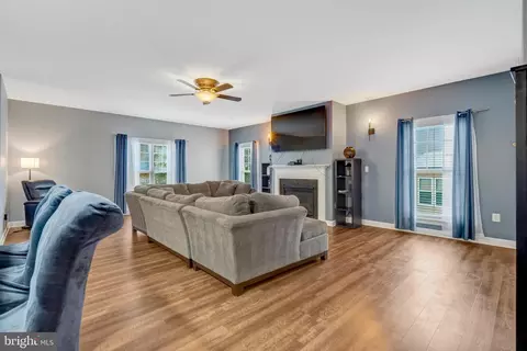 Living - 4169 Agency Loop, Triangle, VA 22172 photo 1 of 1