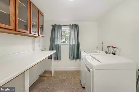 Other - 18316 Cabin Rd, Triangle, VA 22172 photo 7 of 9
