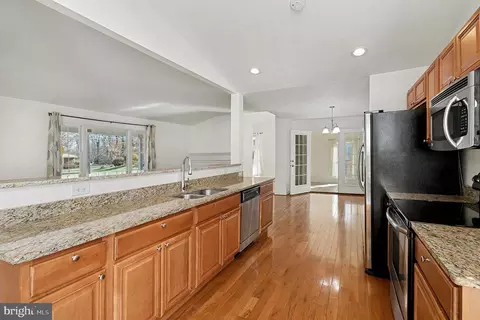 Entry Way - 18316 Cabin Rd, Triangle, VA 22172 photo 5 of 11