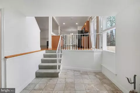 Entry Way - 18316 Cabin Rd, Triangle, VA 22172 photo 10 of 11