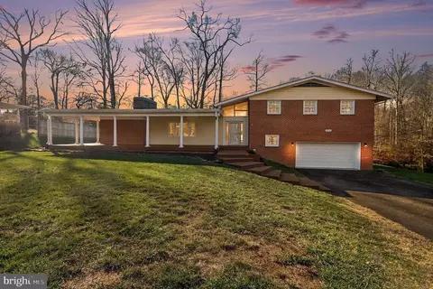 18316 Cabin Rd, Triangle, VA 22172