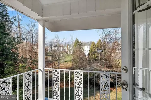 Exterior - 18316 Cabin Rd, Triangle, VA 22172 photo 3 of 6