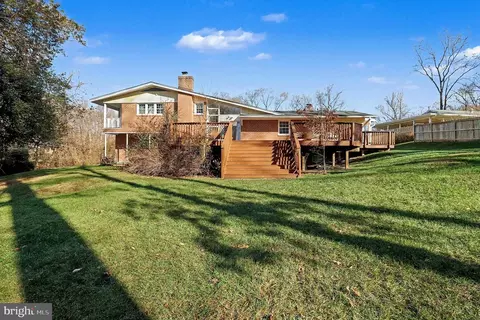 Exterior - 18316 Cabin Rd, Triangle, VA 22172 photo 6 of 6