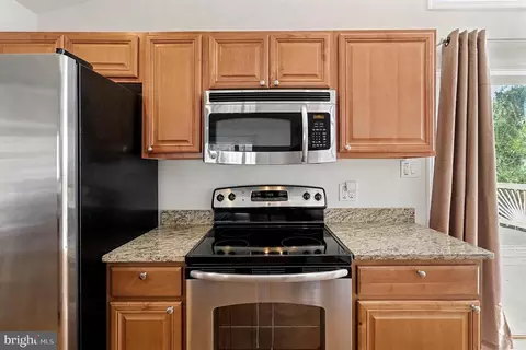 Kitchen - 18316 Cabin Rd, Triangle, VA 22172 photo 1 of 1