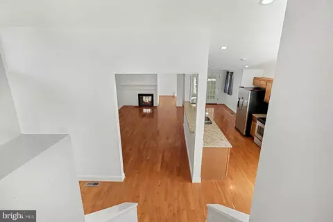 Entry Way - 18316 Cabin Rd, Triangle, VA 22172 photo 3 of 11