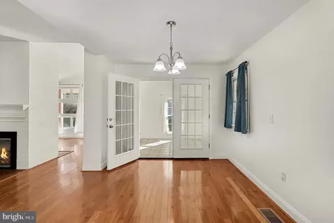 Entry Way - 18316 Cabin Rd, Triangle, VA 22172 photo 9 of 11