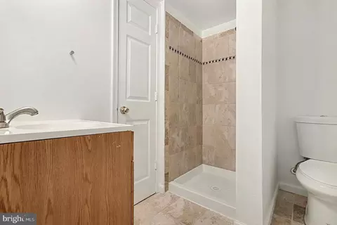 Bath - 18316 Cabin Rd, Triangle, VA 22172 photo 3 of 3