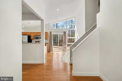 Entry Way - 18316 Cabin Rd, Triangle, VA 22172 photo 2 of 11
