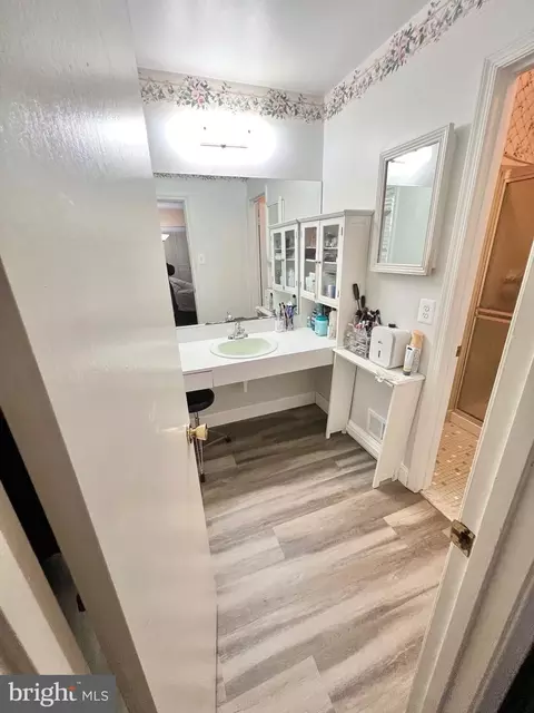 Bath - 7515 Todd Pl, Manassas, VA 20109 photo 1 of 4