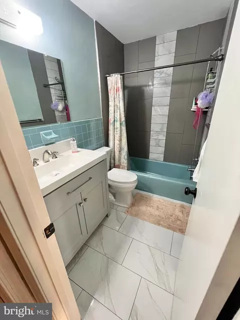 Bath - 7515 Todd Pl, Manassas, VA 20109 photo 3 of 4