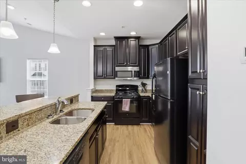 7455 Brunson Cir, Gainesville, VA 20155 photo 16