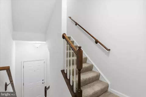 7455 Brunson Cir, Gainesville, VA 20155 photo 6