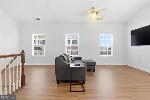 7455 Brunson Cir, Gainesville, VA 20155 photo 8