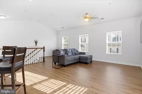 7455 Brunson Cir, Gainesville, VA 20155 photo 10