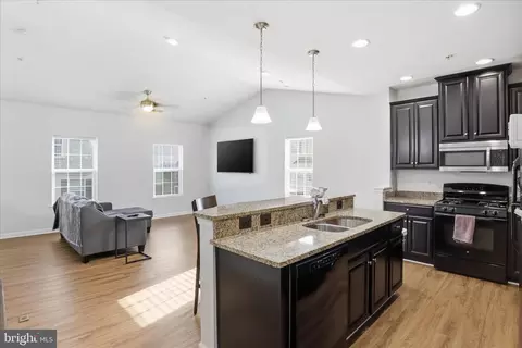7455 Brunson Cir, Gainesville, VA 20155 photo 12