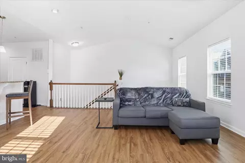 7455 Brunson Cir, Gainesville, VA 20155 photo 9