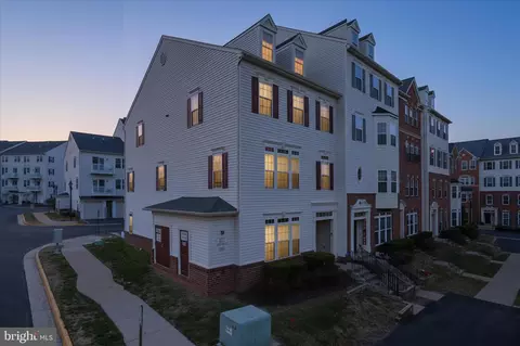 7455 Brunson Cir, Gainesville, VA 20155 photo 2