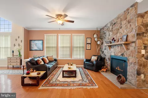 Living - 3758 Blowing Leaf Pl, Dumfries, VA 22025 photo 1 of 1