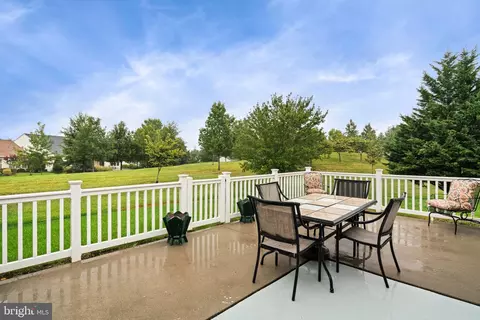 Exterior - 3758 Blowing Leaf Pl, Dumfries, VA 22025 photo 4 of 6