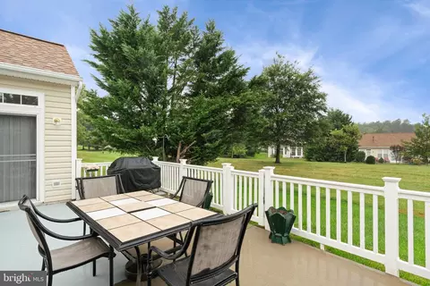 Exterior - 3758 Blowing Leaf Pl, Dumfries, VA 22025 photo 5 of 6