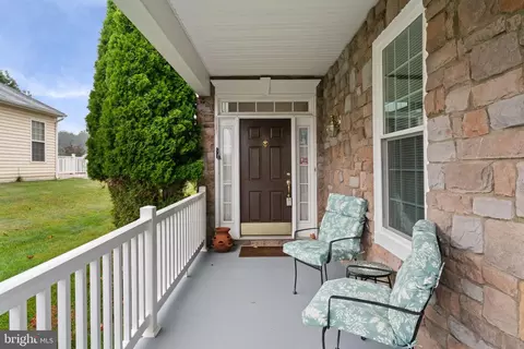 Exterior - 3758 Blowing Leaf Pl, Dumfries, VA 22025 photo 3 of 6