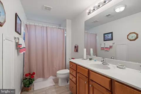 Bath - 3758 Blowing Leaf Pl, Dumfries, VA 22025 photo 1 of 3