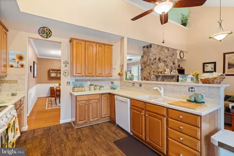 Kitchen - 3758 Blowing Leaf Pl, Dumfries, VA 22025 photo 3 of 3