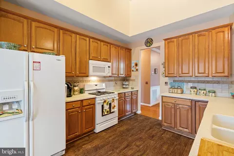Kitchen - 3758 Blowing Leaf Pl, Dumfries, VA 22025 photo 2 of 3