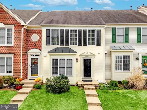 12729 Hunterbrook Dr, Woodbridge, VA 22192