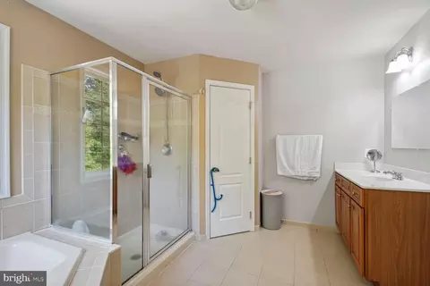 Bath - 15050 Rumson Pl, Manassas, VA 20111 photo 2 of 5