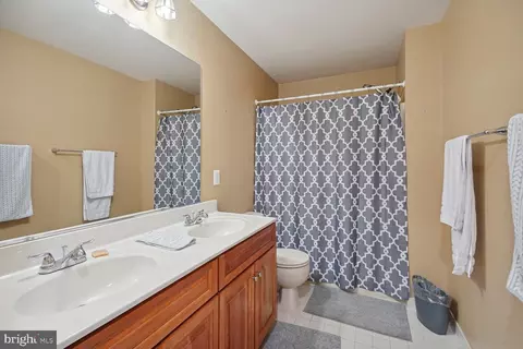 Bath - 15050 Rumson Pl, Manassas, VA 20111 photo 4 of 5