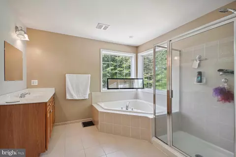 Bath - 15050 Rumson Pl, Manassas, VA 20111 photo 3 of 5