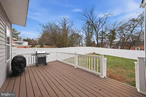 Exterior - 8317 Sunset Dr, Manassas, VA 20110 photo 4 of 6